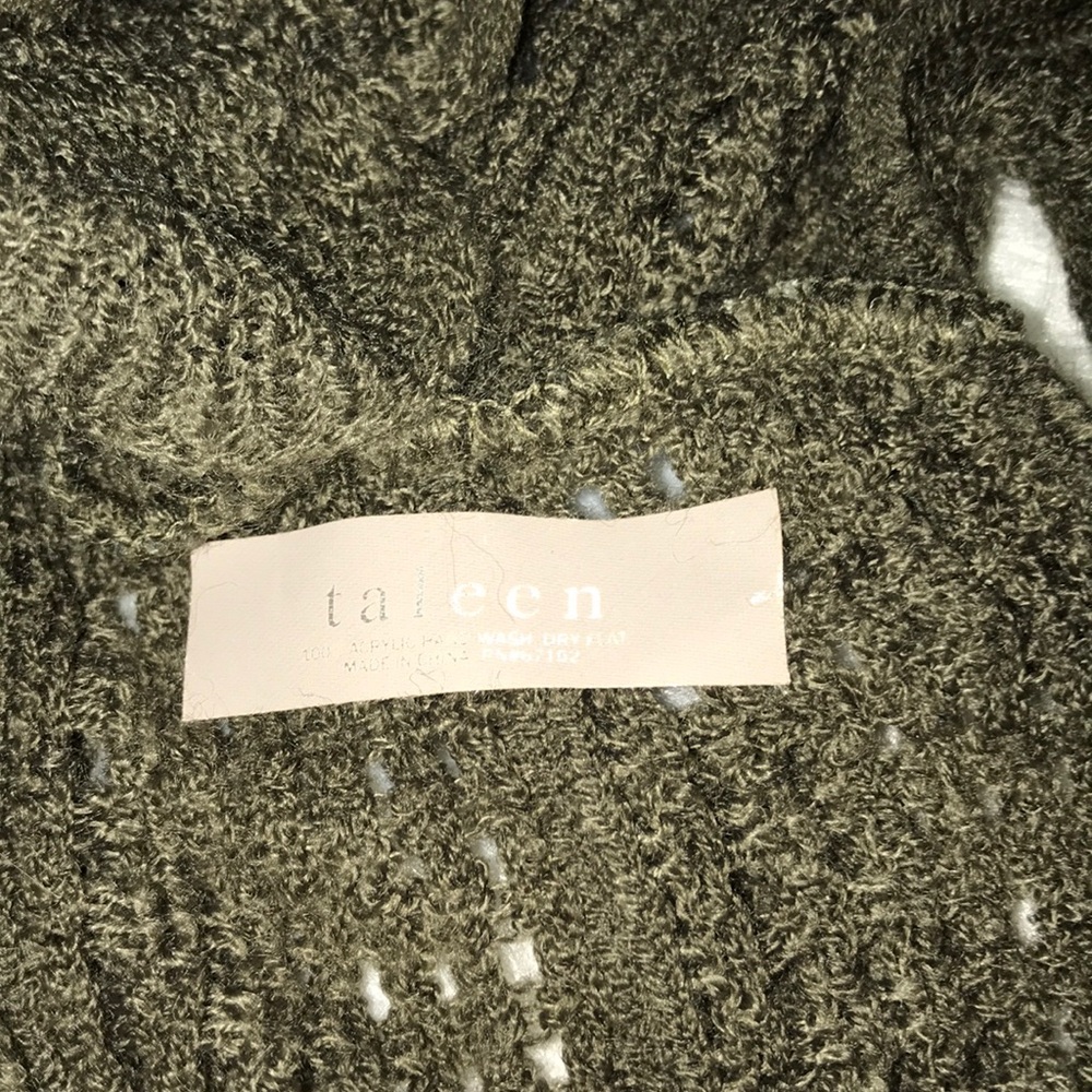 NWT Taleen Oversized Ruffle Infinity Scarf Olive - Picture 6 of 7